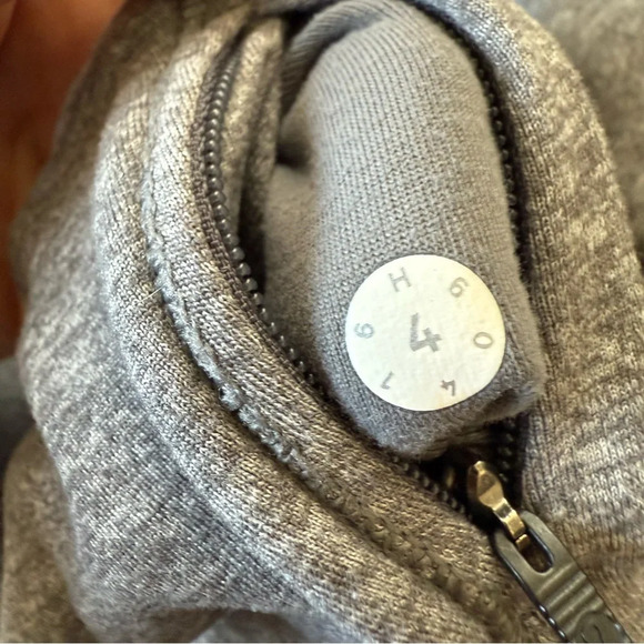 Lululemon Hill And Valley Mock Neck
Heathered Slate Size: 4 - Picture 5 of 6
